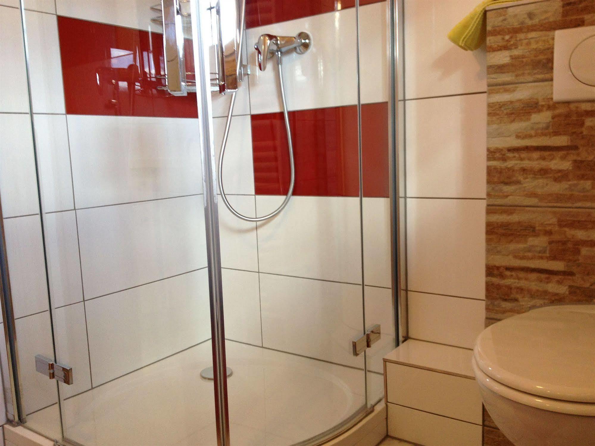 Hotel Almrausch 雷特温克尔 外观 照片